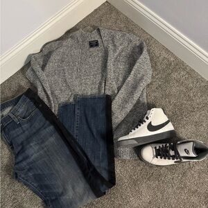 Abercrombie & Fitch Gray Knit Sweater
